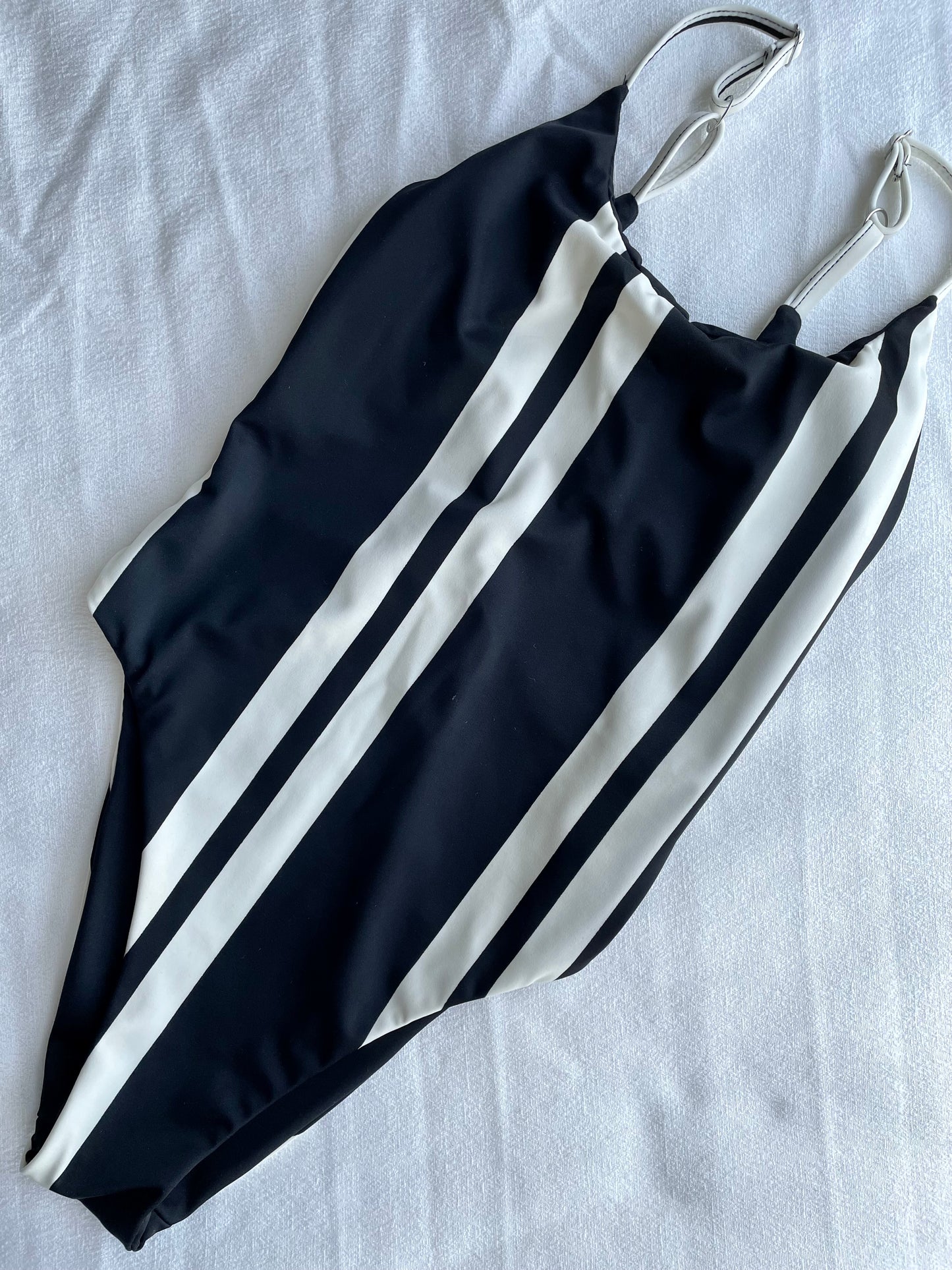 Ruth one piece | Black & White