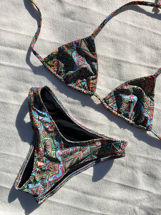 Amelia set | Abstract